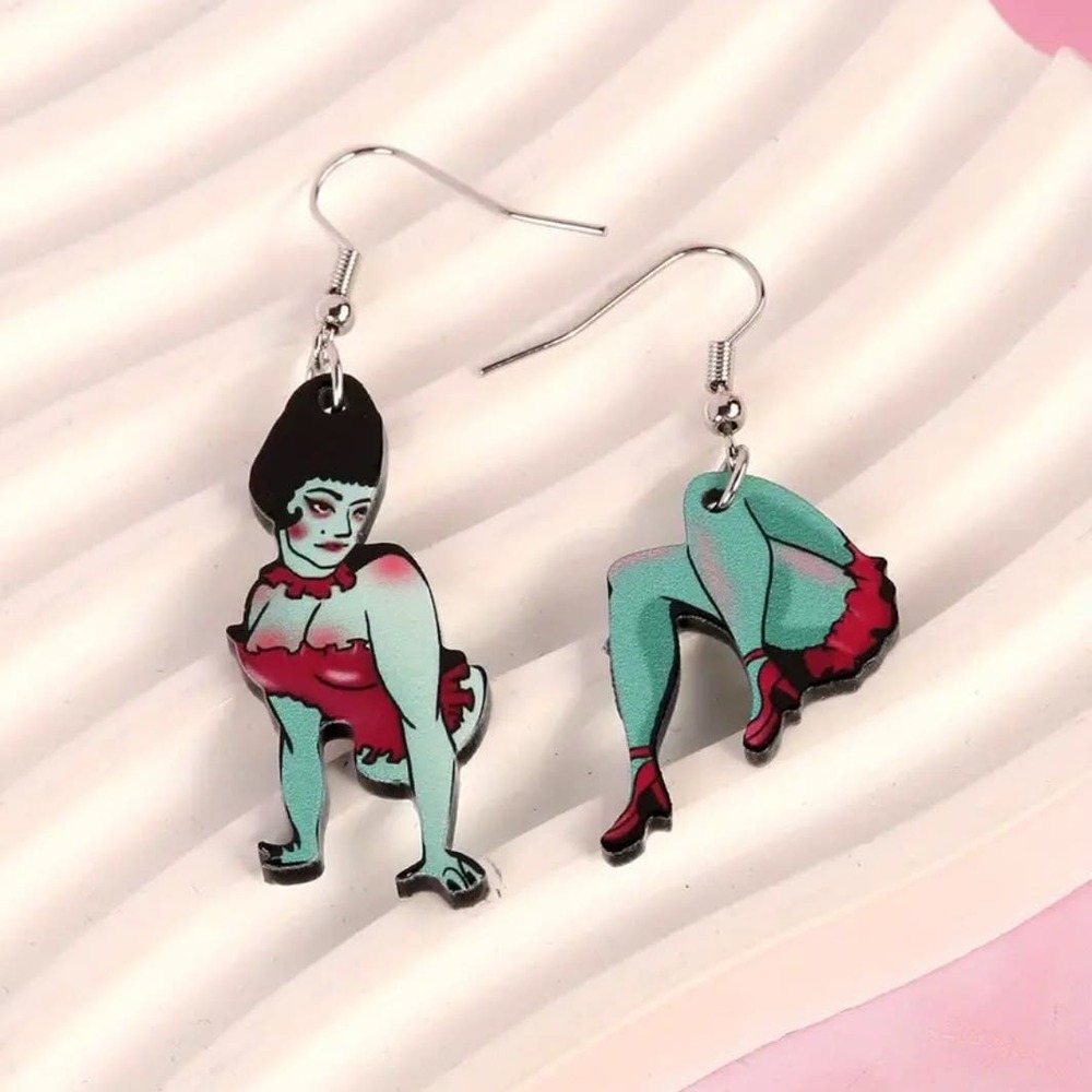 🌻3 For $15🌻Beetlejuice Magician's Assistant Retro Asymmetrical Earrings